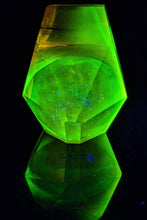 Load image into Gallery viewer, faceted glass geometrical pattern pendant